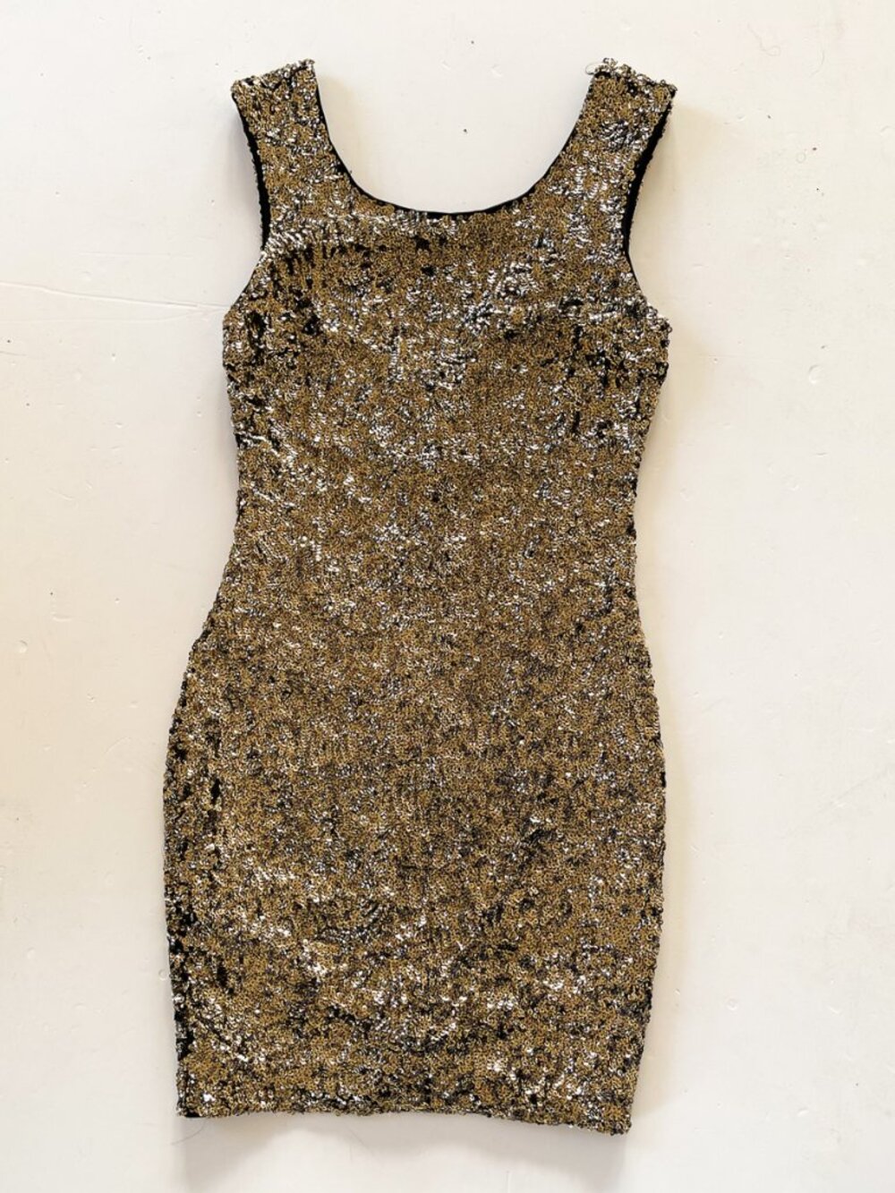 Sleeveless, scoopneck, v back gold sequin dress Zara Trafaluc